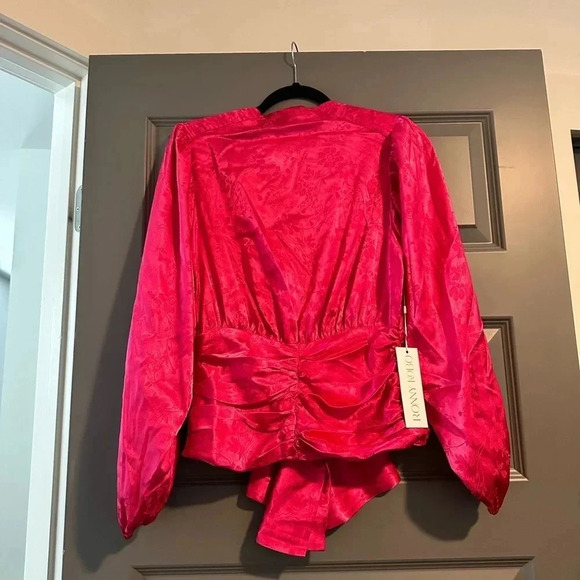 Ronny Kobo Justine Top NWT size medium - Picture 5 of 9